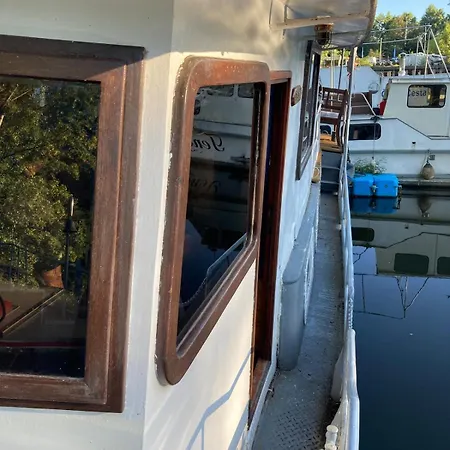 Lod Mawi Botel Prag